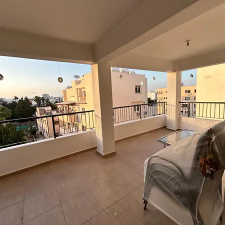 Modern 2br Near Finikoudes -