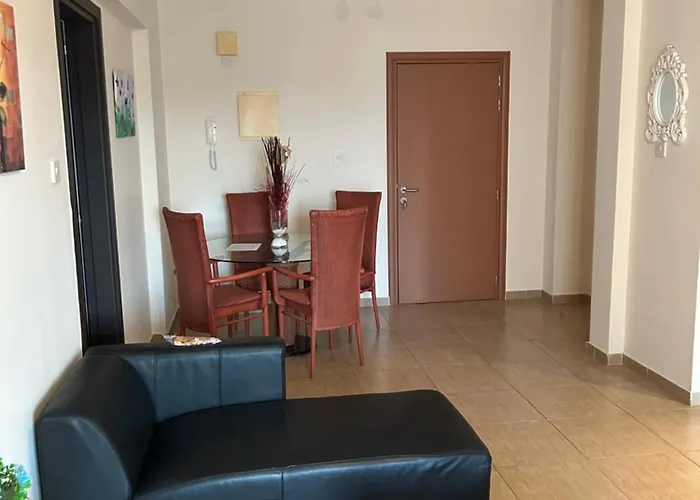 Modern 2br Near Finikoudes -