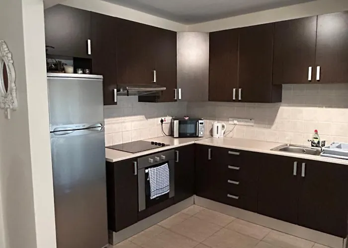 Modern 2br Near Finikoudes - Διαμέρισμα